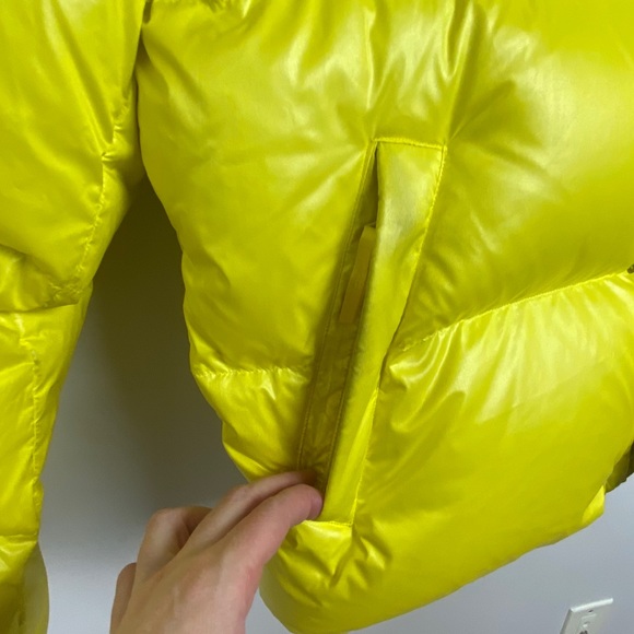 Aritzia TNA Puffer Jacket Mega Shorty Yellow Small - Picture 4 of 16